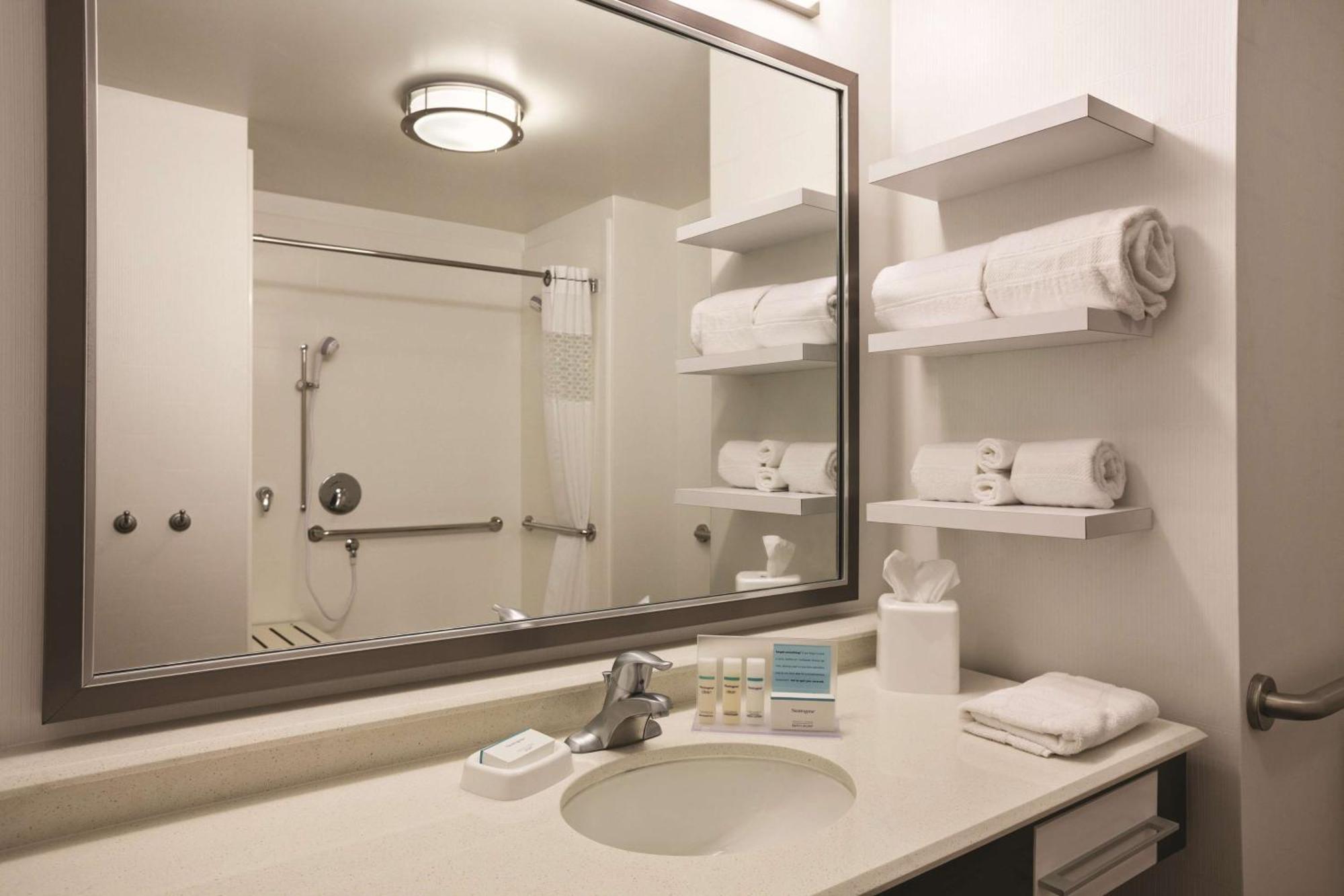 Hampton Inn בריגהאם סיטי מראה חיצוני תמונה